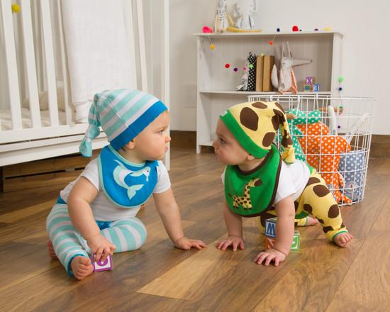 Green and Yellow Giraffe Baby Bib Baby Bib Izzy & Owie - GigglesGear.com