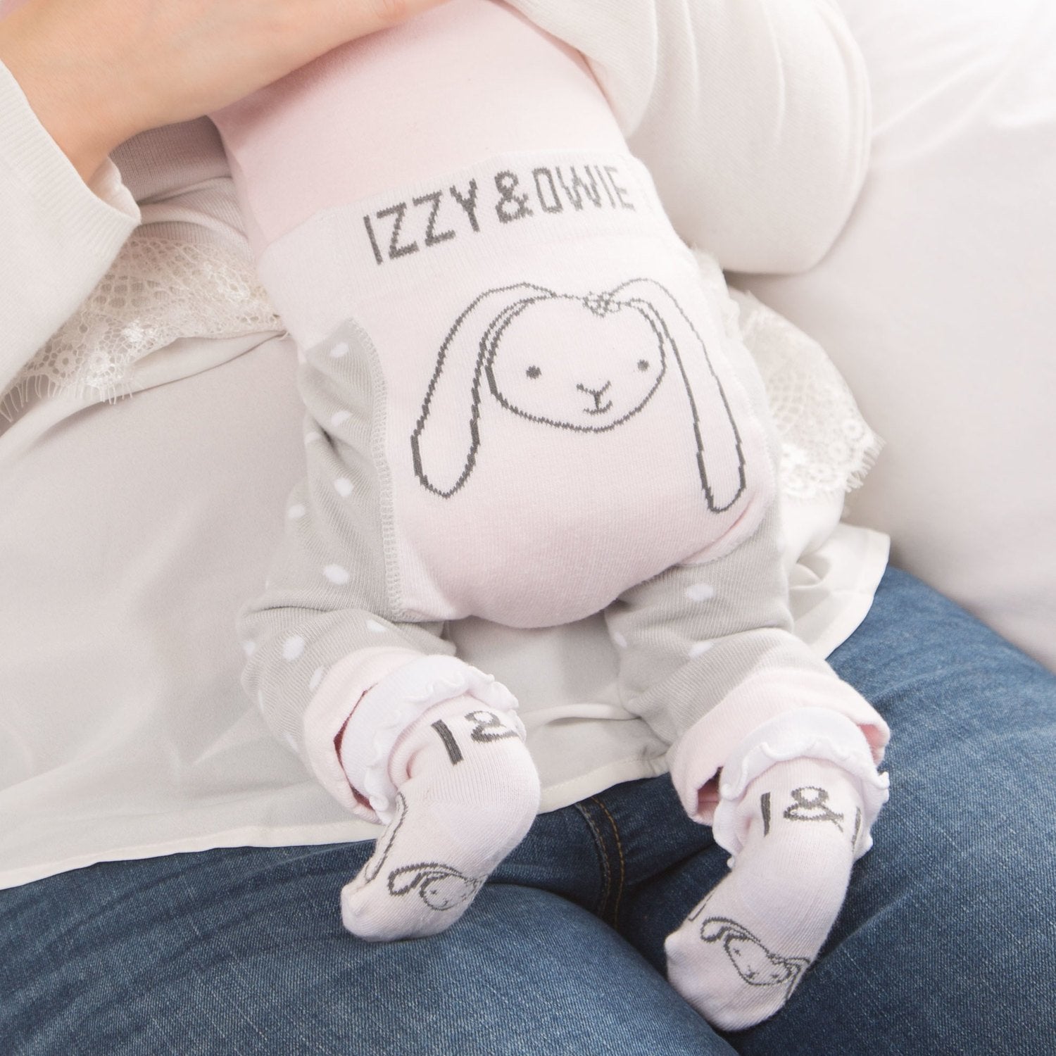 Soft Pink Bunny Baby Leggings 0-6 M Baby Leggings Izzy & Owie - GigglesGear.com