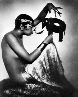 Josephine Baker with Elephant Model 1925
